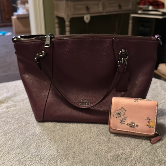 Previously loved coach, cross body and wallet - Picture 1 of 8